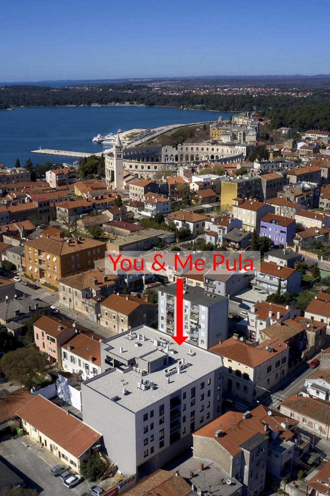 You & Me Pula With Garage Parking Eksteriør billede